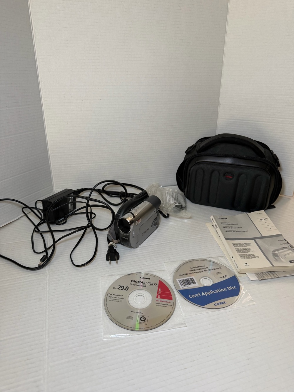 Canon DC330 DVD Camcorder 48x Zoom w/ Acsesories Instructions Case